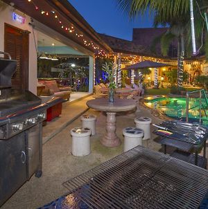 Relaxing Palm Pool Villa And Tropical Garden photos Exterior