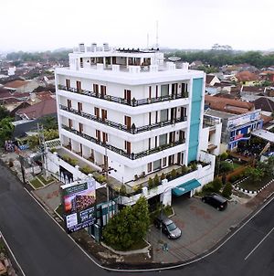 Ratu Homestay Malang photos Exterior