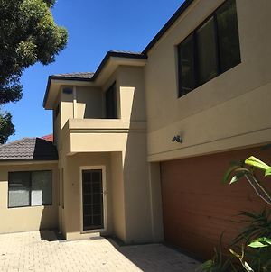 4X3 Townhouse In Rivervale photos Exterior