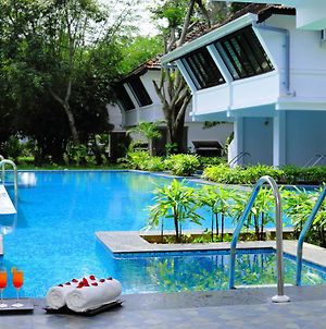 Nihara Resort And Spa Cochin photos Exterior