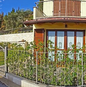 La Quiete17 Fenced Garden Apartment By Gardadomusmea photos Exterior