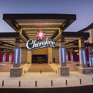 Cherokee Casino Hotel Roland photos Exterior