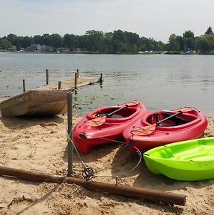 Lakefront Cottage, Dock, Kayaks, Swimspa Firepit! photos Exterior
