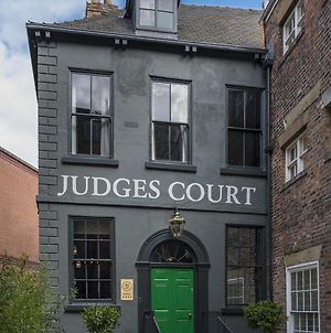Judges Court photos Exterior
