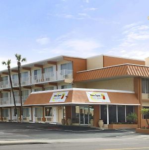 Quality Inn Daytona Beach Oceanfront photos Exterior