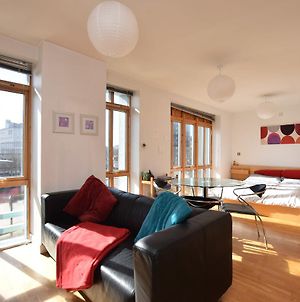 Spacious Studio Apartment In The Heart Of The City photos Exterior