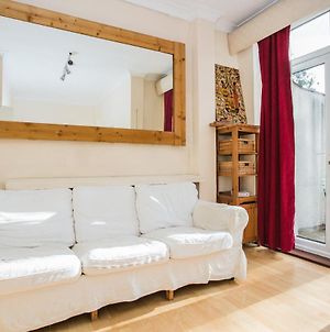 1 Bedroom Flat In Wimbledon With Garden photos Exterior