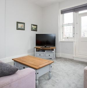 3 Bedroom Apartment By Battersea Park Sleeps 6 photos Exterior