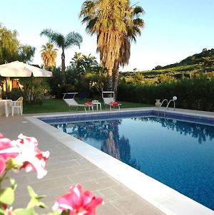 Holiday Home With Private Pool Only 500M From The Beach photos Exterior