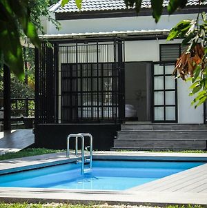 Ban Rub Lom Pool Villa photos Exterior