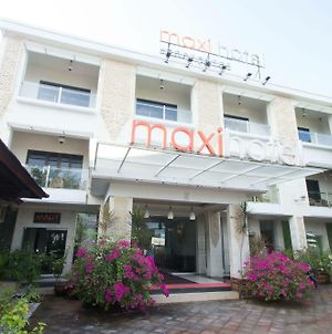 Maxi Hotel Kedonganan photos Exterior