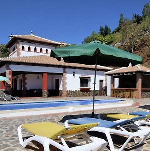 Spacious Villa In Sayalonga With Jacuzzi photos Exterior