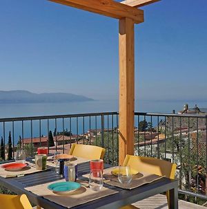 Residence Dany Appartamenti Con Cucina Vista Lago Piscina E Parcheggio photos Exterior