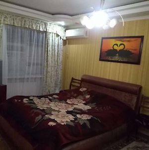 2 Room Apartment On Illyushy Kulyka Street, Near Fabrika photos Exterior