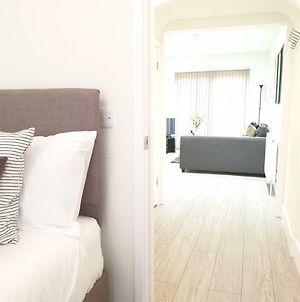 Oceana Accommodation- Azdec House, Southampton Apartment, Close To Paultons Park, Sleeps 6, Parking photos Exterior