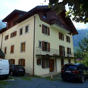 Snug Apartment In Chamonix Mont Blanc With Balcony photos Exterior