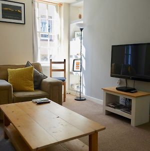 1 Bedroom Apartment Near Edinburgh Castle Sleeps 2 photos Exterior