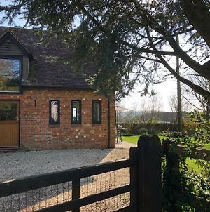 The Stable Barn *On The Edge Of The New Forest* photos Exterior