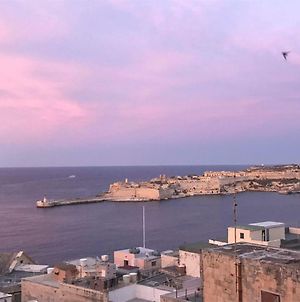 Sea View Large Valletta Appartment photos Exterior