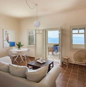 Villa Itis Luxury Suite With Balcony, Panoramic View & Jacuzzi photos Exterior