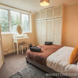 Maidstone Family Homes - Upper Road Vr photos Exterior