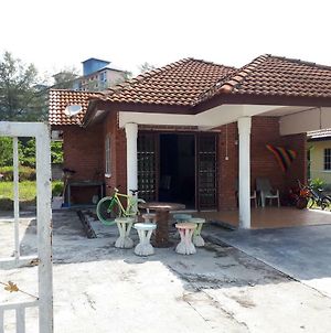 Homestay Villa Teluk Batik photos Exterior