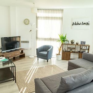 Serviced Apartment In Liverpool City Centre - Free Parking - Balcony - By Happy Days photos Exterior