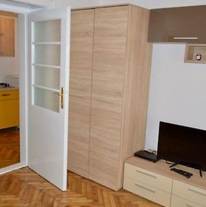 Central Apartment With Big Room, Wifi, Tv, Washer photos Exterior
