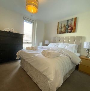 Central Milton Keynes Hub One Bedroom Secured Apartment photos Exterior