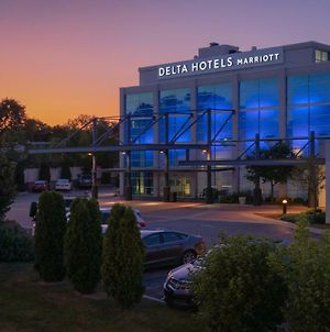 Delta Hotels By Marriott Milwaukee Northwest photos Exterior