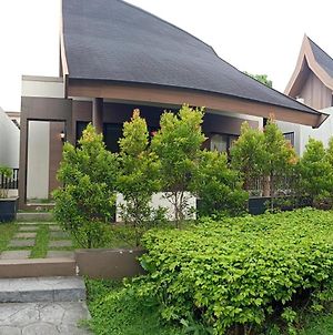 Vimalla Hills Villa & Resort Megamendung Puncak photos Exterior