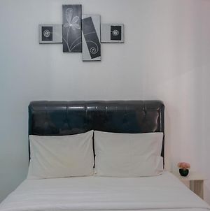 New Furnished And Homey Studio Poris 88 Apartment By Travelio photos Exterior