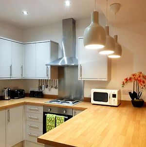 Goswick House - Entire 4Bed House Serviced Accommodation Newcastle Free Wifi & Free 2 Off Street Parking Spaces photos Exterior