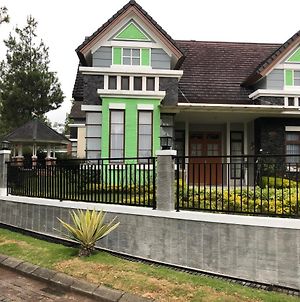 Eton Asia Kota Bunga Villas photos Exterior