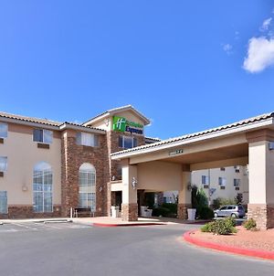 Holiday Inn Express & Suites Farmington photos Exterior