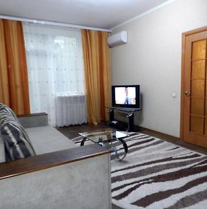 1-Room Luxury Apartment On Sobornyi Avenue 170-V, By Grandhome photos Exterior
