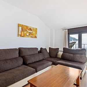 Modern Apartment In Gudar With Balcony photos Room