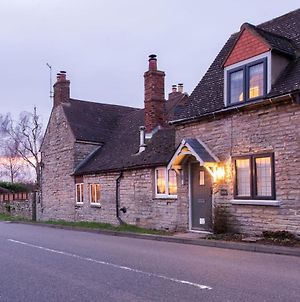Cosy 2 Bedroom Cottage With Log-Burner & Parking photos Exterior