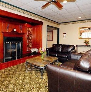 Econo Lodge Inn & Suites photos Interior