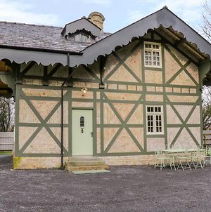Swiss Cottage photos Exterior