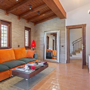 Luxurious Villa In Mentana With Garden photos Exterior