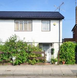 Lovely 3 Bedroom House Northolt photos Exterior