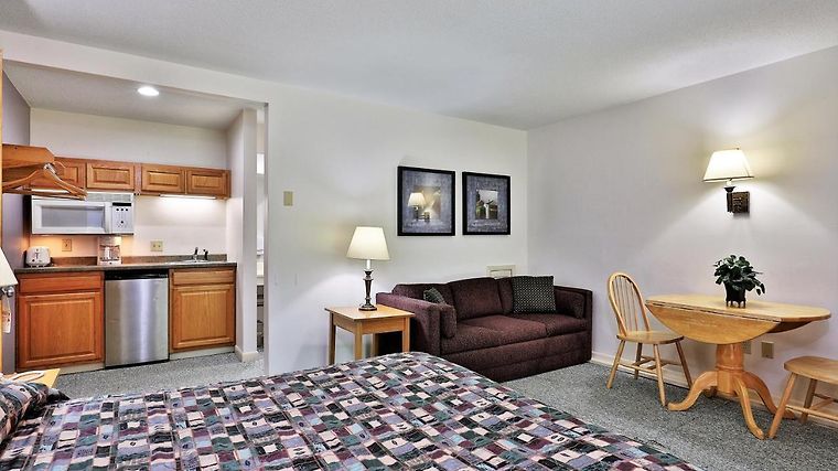°HOTEL DELUXE TWO BEDROOM SUITE ON THE 1ST FLOOR WITH OUTDOOR HEATED POOL 19110 KILLINGTON, VT